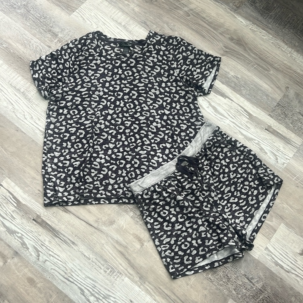 Rene Rofe Sleepwear Grey Leopard Super Soft Pajamas size L